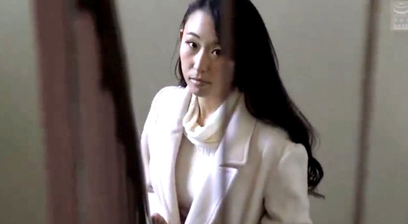 【ながえスタイル】「あなたの嫌いなあの人と…」旦那の苦手な上役の男と寝取られ不倫セックスするスレンダーおばさん主婦