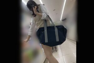 【JK狩り】「次はあの女…ヤッちゃいますか」ミニスカ制服のスレンダーエロロリギャル風美少女JKが盗撮されてレイプされる！