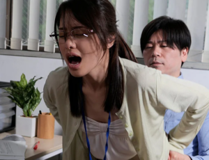 【市役所の事務員】「好きな人が…出来ました…」スレンダーエロ美乳な地味女OLが妻帯者と不倫セックス！