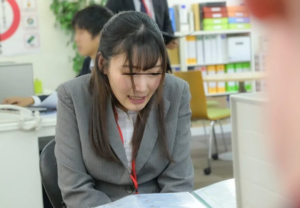 【リモコンバイブ】「コレ着けて仕事してこいよ…」スーツパンスト姿のスレンダーエロ美乳な美人OLがリモバイで犯される