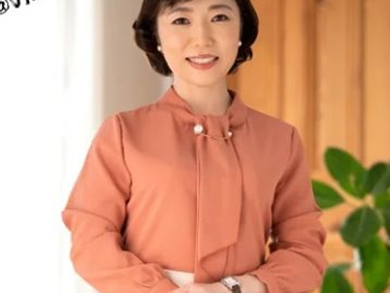 【本物人妻46歳】「初めてオナニーしたのは小学校に入ってすぐの頃です…。」エロ巨尻なおばさん主婦が不倫セックス！