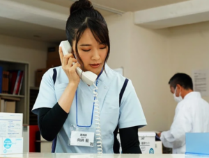 【薬剤師の人妻】「あら、また勃起薬が欲しいんですか？」スレンダーエロ美乳な働くおばさん美人主婦が客と不倫セックス