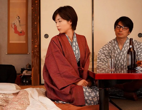 【相部屋レイプ】 「こんな男と同部屋なんて…嫌なのに…」エロ巨尻な女性社員が苦手な上役と同じ部屋で寝取られる！奥田咲
