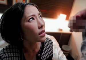 【コンビニ人妻】「そんな汚いモノ…近づけないで！」スレンダーエロ美乳な美人主婦がバイトを始めますが…七海ティナ
