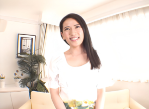 【本物人妻28歳】「夫じゃ満足できなくて…」スレンダーエロ美乳な若妻美人主婦が男優のテクニックでメロメロに！紗々原ゆり