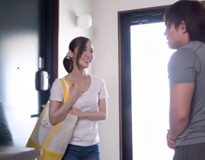 【おばさん】「おそうじとかやっていきますね…♡」スレンダーエロ美乳な熟女が若者の部屋で中出しセックス！篠田ゆう