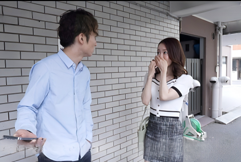 【人妻熟女】「あの奥さん…ダラしないなぁ…」出会い系で出会ったスレンダーエロ美乳なおばさん主婦が近隣のスケベ妻で…