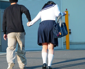 【痴漢レイプ】「早く次の駅に着いて…！！」登校中のエロロリ顔な美少女女子校生が電車から連れ出され犯されちゃう！