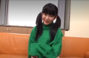 【素人学生ナンパ】「貧乳だってバカにされたことがあって…」スレンダーでロリ顔な美少女女子大生が男に声をかけられエロ行為