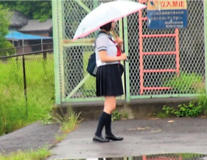 【女子高生】「えー、体操着着るんですか？（笑）」制服姿の美少女女子校生が電マを当てられ可愛く喘いじゃう！