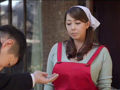 原作コラボ【おばさん熟女】「ある八百屋で808円を出せばヒミツのサービスを受けられる…」スケベなお店の看板妻が童貞男に裏サービス！