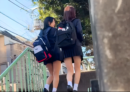 【女子高生レイプ】「次はあの娘かな…」鬼畜な男達が下校中にミニスカ制服の美少女JKに襲い掛かる！