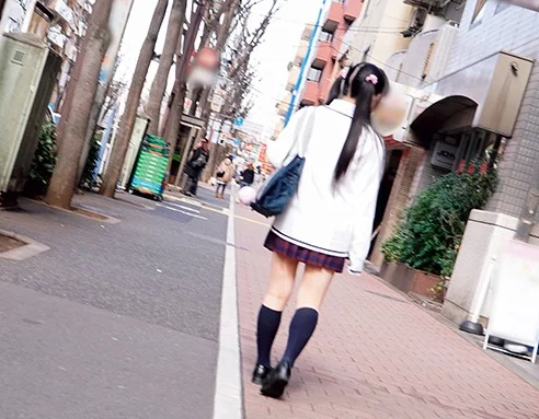 【ロリ女子校生レイプ】「次はあの娘、ヤッちゃいますか…」狙われてしまった下校中のスレンダーエロ美乳な美少女JK
