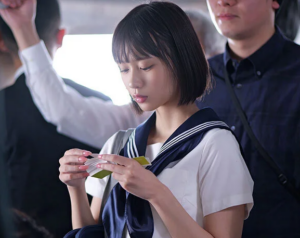 【痴漢は犯罪ですが】「先生に…触られたい…」ミニスカ制服の美少女JKが教員を誘惑して感じてしまったようですが…
