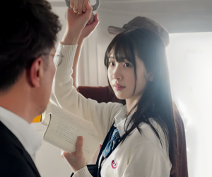 【痴漢されたい女子校生】「ウチの生徒がチカンされてる…羨ましい…」ミニスカ制服のロリ顔美少女JKがエロい行為を教師に目撃され…