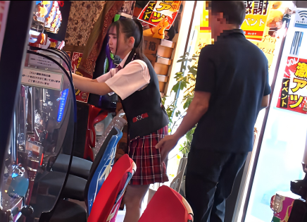 【パチンコ店員】「この人…電車の…！」ロリ顔が可愛いスレンダーエロ美乳な美少女が痴漢されて勤務先で犯される！