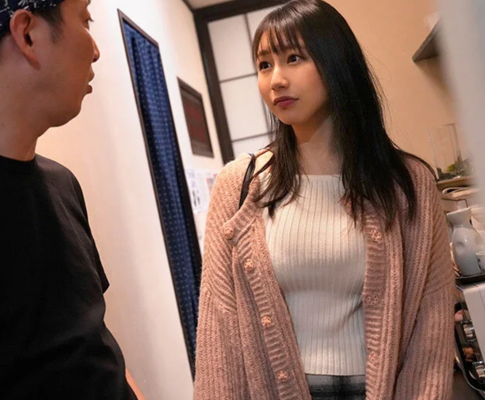 【巨乳な女子大生】「帰れないなら…一緒に過ごしませんか…？」スレンダーエロ美乳な美人JDが勤務先の男と不倫行為！