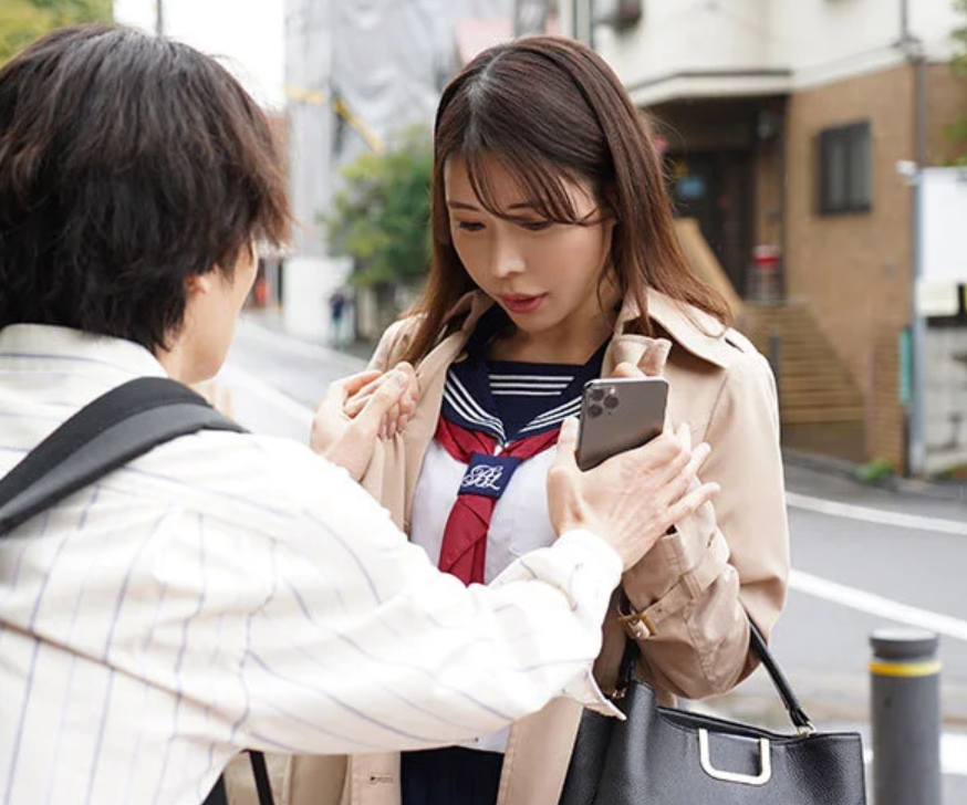 「出会い系使ったらオバサンが来た！」動画でエロ巨尻なおばさん主婦が若い男のためにJKの姿で輪若作りしますが…瑶真由香