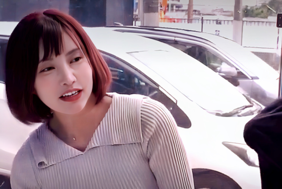 【マジックミラー号】「旦那より…大きい…挿れたいかも…」エロ美乳な素人美人主婦がMM号でデカチン見て欲情してしまい…