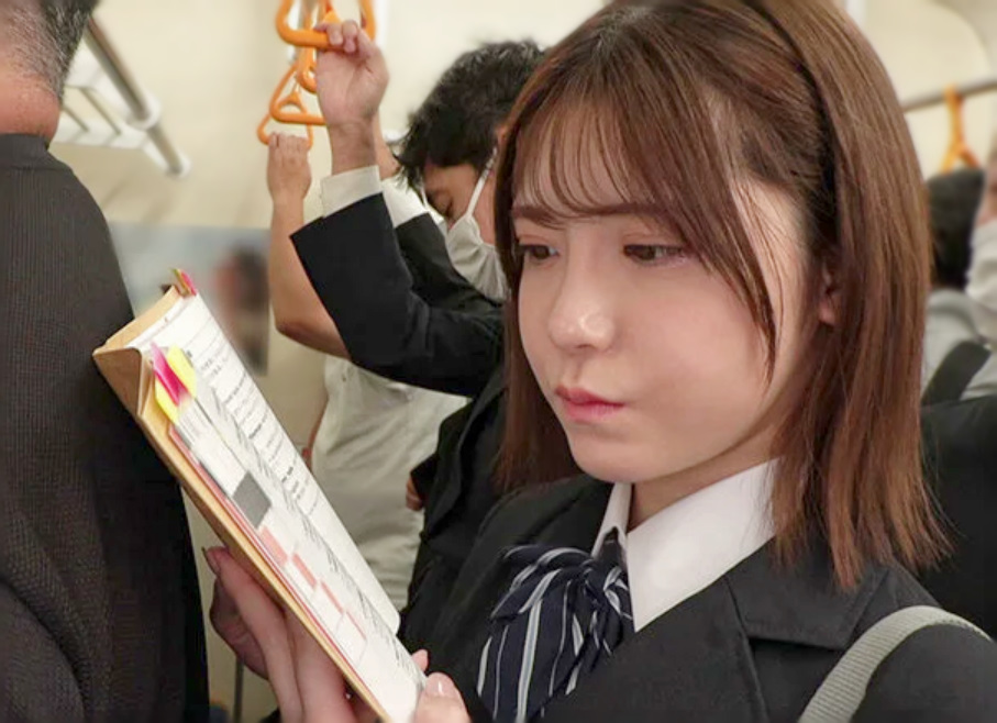 【痴漢されるJK】「何で…私なの…？」登校中のミニスカ制服のスレンダーエロロリギャル風美少女JKは痴漢が気持ちイイようで…