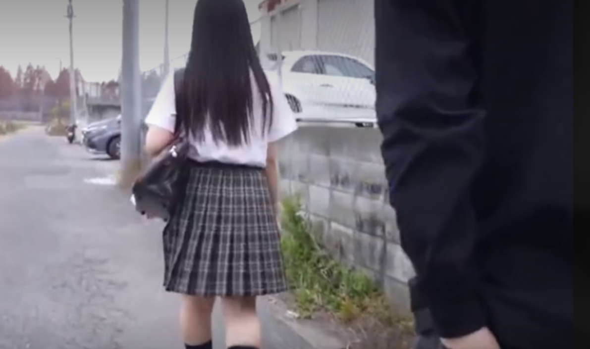 【女子校生レイプ】「よし、次はあの女攫っちゃおうぜｗ」通学中の制服を着たエロロリ美少女JKが強姦されセックスされちゃう
