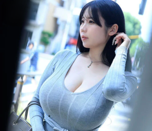 【爆乳妻】「あの巨乳…近所の奥さんじゃ？」エロMカップの巨尻美人主婦が風俗で働きますがスケベ乳でバレてしまったようで…