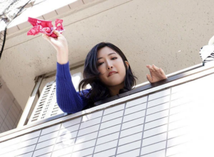 【近所の母親】「私の事エロい目で見てたっしょ（笑）」スレンダーエロ美乳なギャル風美人主婦が近隣男に痴女セックス